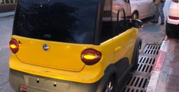 תושבת חולון נתפסה נוהגת על רכב חשמלי ללא לוחיות וללא רישיון