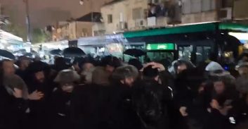 ירושלים: משגיח כשרות בחנויות סלולר חשוד בסחיטת בעלי עסקים