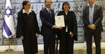 הנשיאה חיות: "יותר שופטים מאובטחים עקב איומים"