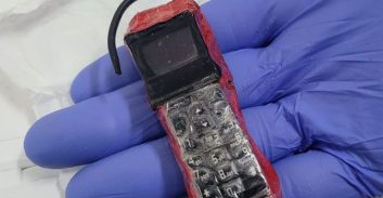 כלא מגידו: טלפונים ניידים, פטישים ודוקרנים נתפסו במבצע חיפוש באגף חמאס