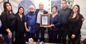 השר בר-לב לא מוותר על השטח