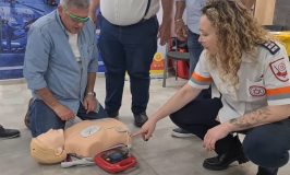 50 דפיברילטורים יוצבו ברכבים של מורי נהיגה