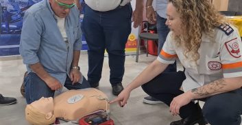 50 דפיברילטורים יוצבו ברכבים של מורי נהיגה