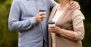 העונש לגבר בן 72 ששפך כוס מים על אשתו ותקף אותה בבית קפה