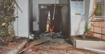 אישום: "שכירי חרב" פוצצו מטען בכניסה ללשכת משרד הבריאות בנצרת