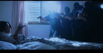 פשע לא מאורגן עושים צחוק מהפוסטה