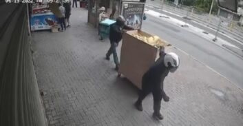 פוסטה TV: כך הצליחו השודדים האלמונים לרוקן חנות תכשיטים בחולון