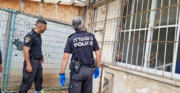 תושב אשדוד הודה ברצח בת זוגו בשחזור מצולם: "חשד שבגדה בו" 