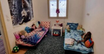 גיבורים על חלשים: שירותי רווחה לקחו תאומים בני שמונה מאביהם הגאה