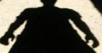 אישום: מדריך טרנסג'נדר בפנימייה לצעירים אוטיסטים ביצע מעשה מגונה בחוסה