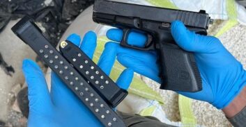 אקדח גלוק ומחסניות מיוחדות נתפסו במתחם מגורים בלוד