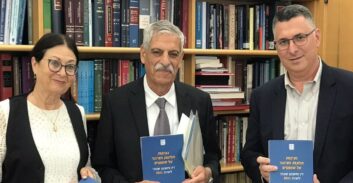 דוח התלונות על שופטים: במהלך עדות בתיק רצח השופטים "התעסקו" בטלפונים