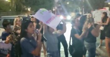 הורים בלהבים הפגינו נגד שחרור גננת החשודה בהתעללות בילדיהם