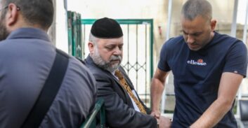 ירושלים: הרב משה יזדי נאשם בעבירות מין ומרמה