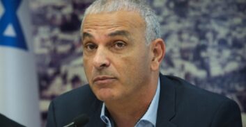 משה כחלון נחקר באזהרה בפרשת המעילה ביונט