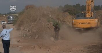 המשטרה עולה על ג'ואריש: מפרקת סוללות עפר שמנעו כניסה לכפר