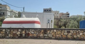 המשטרה תפצה בעל תחנת דלק פיראטית על השמדת חומר למהילת דלקים