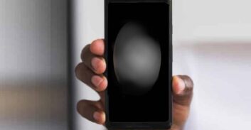 כתב אישום: היכרות דיסקרטית ב"גריינדר" הובילה לסחיטה ולפרסום בפייסבוק