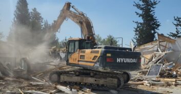 המדינה הרסה בית של עבריין מג'לג'וליה שנבנה בשטח בית עלמין