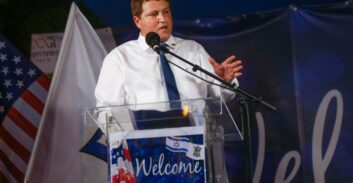 ראש עיריית פתח תקוה רמי גרינברג נחקר בחשד לסחיטה באיומים