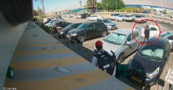 אישום: נהג ללא רישיון שהיה מעורב בתאונה תקף נהג אחר והתנגד למעצר