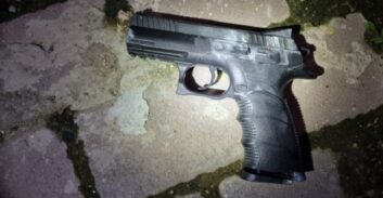 שוחרר באיזוק בתיק סוכן ונעצר על החזקת אקדח סמוך לביתו