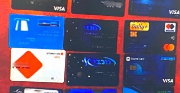 אישום: התחזתה לחיילת בודדה וגנבה כרטיסי אשראי מזוג שאירח אותה