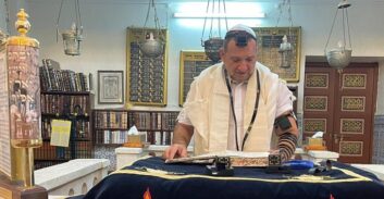 המפכ"ל בבית הכנסת של "המיוחדים" (סלעת לעזמה) במרקש מרוקו