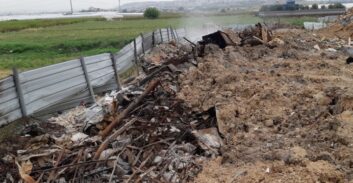 אישום: קבלני עפר השליכו באופן לא חוקי פסולת שפגעה בנחל טירה