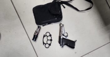 רחובות: מוכרים למשטרה נתפסו ברכב עם אקדח ברטה טעון