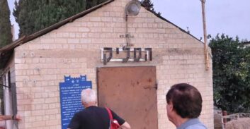 עשרות כלי נשק נגנבו בפריצה למוזיאון "הסליק" במשמר השרון