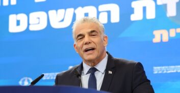 רה"מ לפיד על "תוכנית הליכוד להרוס את כבוד הציבור לבית המשפט"