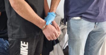 אישום: רוכב-אופנוע תקף פקח שעיכב אותו על נהיגה פראית בטיילת ראשל"צ