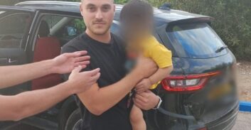 חשד: תינוק בן שנתיים שימש "כיסוי" לחוליית גנבי רכב שנתפסה בבנימינה