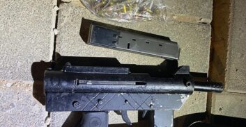 צעיר מחדרה נעצר בתום מרדף עם מקלע קרלו ברכב