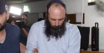 האקר ומציצן: המאסר לפורץ המצלמות בבתים חנויות בגדי ים ומכון קוסמטיקה