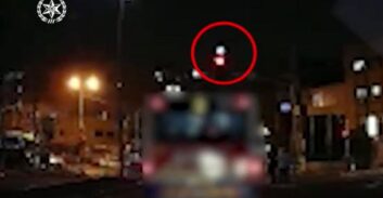 אותר נהג אוטובוס שתועד עובר ברמזור אדום בצומת עמוס בבני ברק