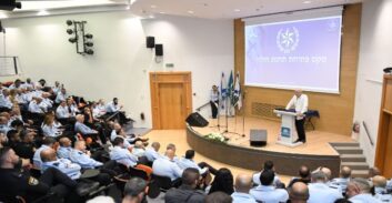 נחנכו תחנות משטרה חדשות נפרדות בחולון ובת ים