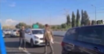 אישום נגד נהג שתועד מנקב צמיגים ומאיים בסכין בכביש בשפלה