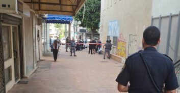 חשד: רימון הלם נזרק על משרד רואה חשבון בחדרה