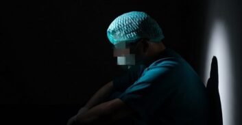 המשטרה: סניטר ואח בחדר ניתוח יואשמו בעבירות פדופיליה וצילום מטופלות בעירום