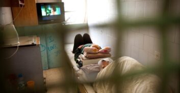 בג"צ הדחיינות: השופטים אישרו לשב"ס חמש שנים להרחבת שטח המחיה לאסירים