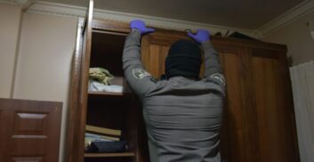 בת 67 חשודה בהחזקת 405 גרם קוקאין וקילו מריחואנה בחדר השינה