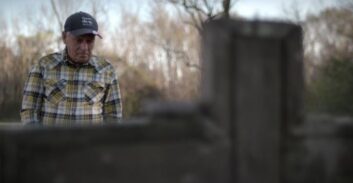 נופים פסטורליים ושלדים בכביש המוות של טקסס