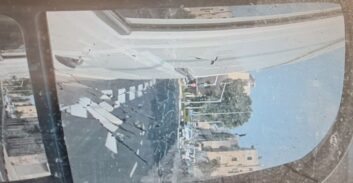 חיפה: בת 26 חשודה ששברה מראת רכב לנהג שעקף אותה