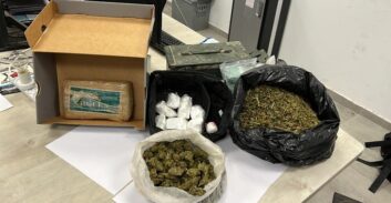 רהט: פשיטה על תחנת סמים וחשודים בהחזקת שני ק"ג קוקאין ומריחואנה