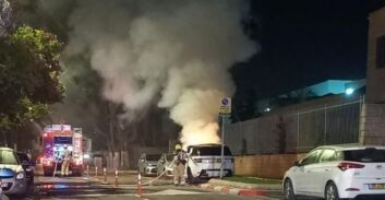 שרידי מטען אותרו ליד רכב בוער באור יהודה