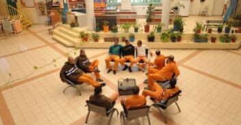 עתירה: בשב"ס אין קבוצות טיפוליות לאסירים בשפה הערבית