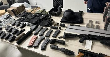 חשד: מזוהה עם גורמי פשיעה החזיק מצבור אמל"ח ומטעני-חבלה