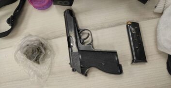 מוכר למשטרה המזוהה עם ארגון מוסלי נתפס עם אקדח בחולון